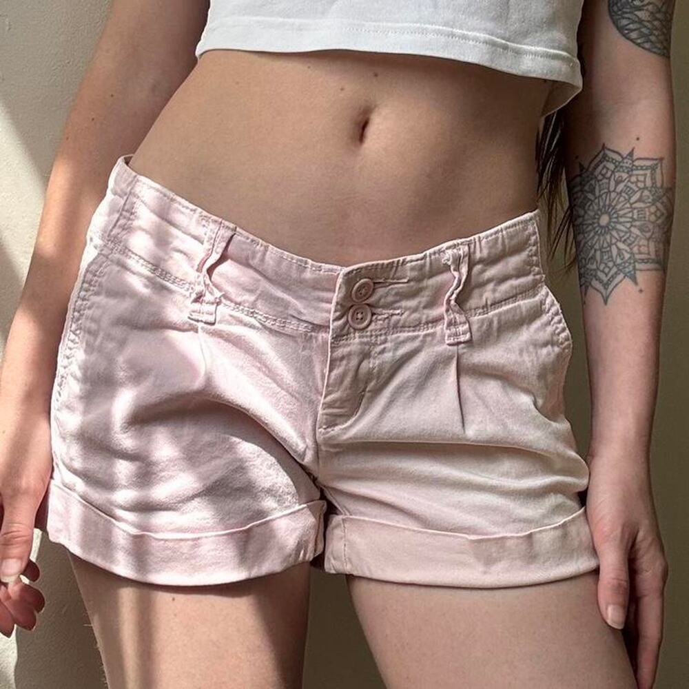 Y2K Abercrombie & Fitch Pale Pink Low Rise Pleated Shorts 0 - Picture 1 of 3